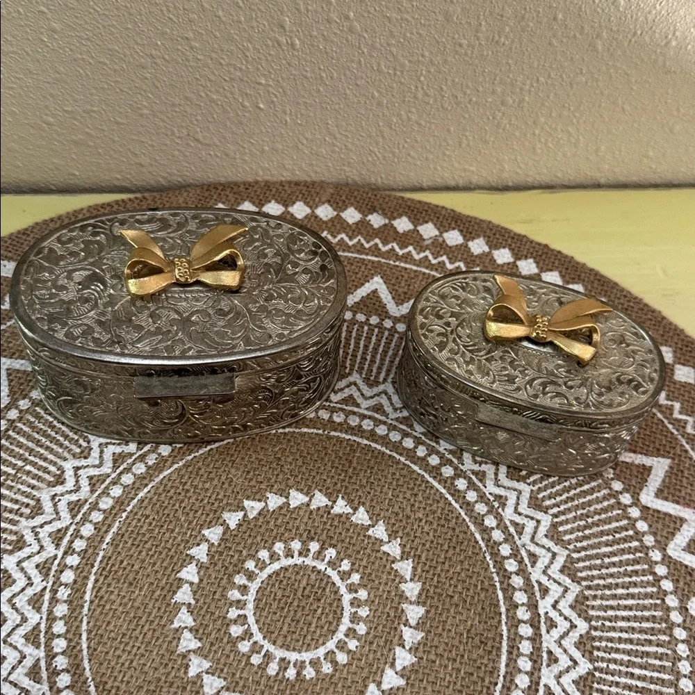 VTG Victorian Style Jewelry Box set with Gold Color Bows
